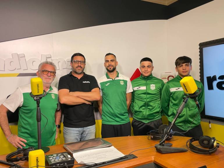 Lele Casini, Antonio Forte, Fabio Strazzera, Alessandro Cocco, Nicola Moi negli studi di Radiolina