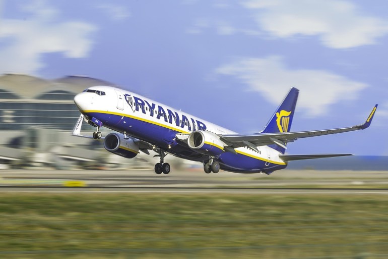 continuità territoriale ryanair aereo